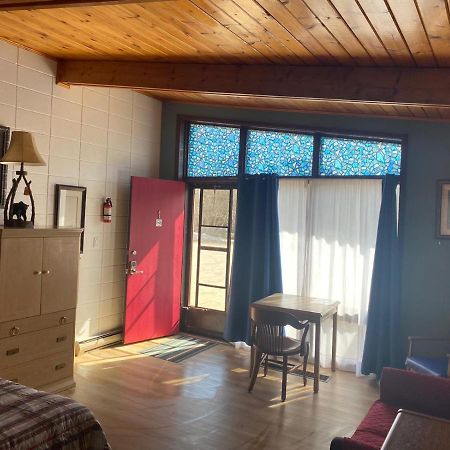 Huron Sands Motel And Restaurant Providence Bay Buitenkant foto