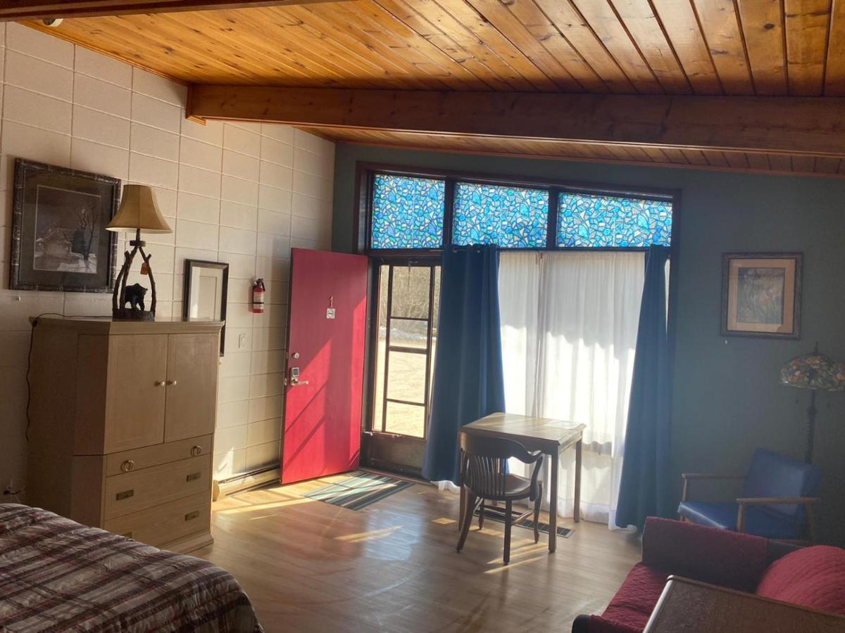 Huron Sands Motel And Restaurant Providence Bay Buitenkant foto