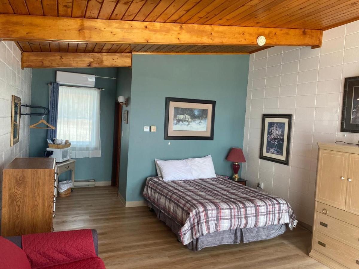 Huron Sands Motel And Restaurant Providence Bay Buitenkant foto